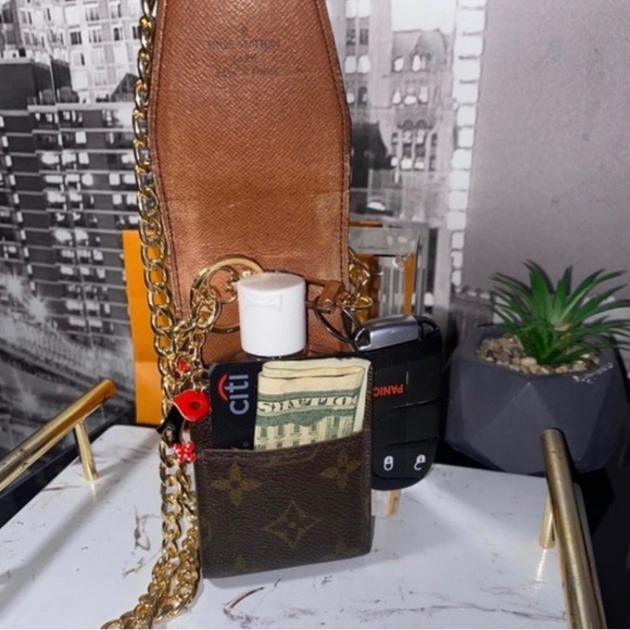 Authentic Louis Vuitton Monogram Case - Picture 3 of 16